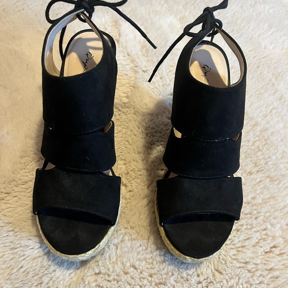 Black with beige wedges - Picture 2 of 3